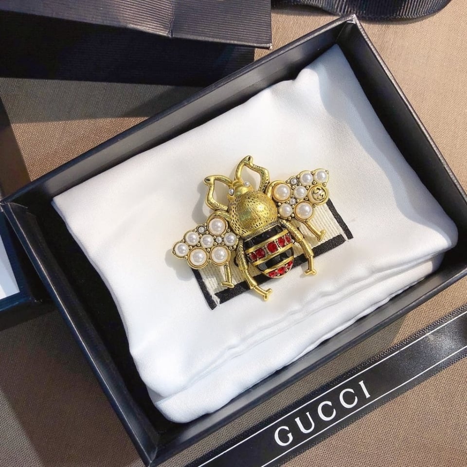 Gucci Gg Black And Red Bee Brooch Gold With Pearl view 3