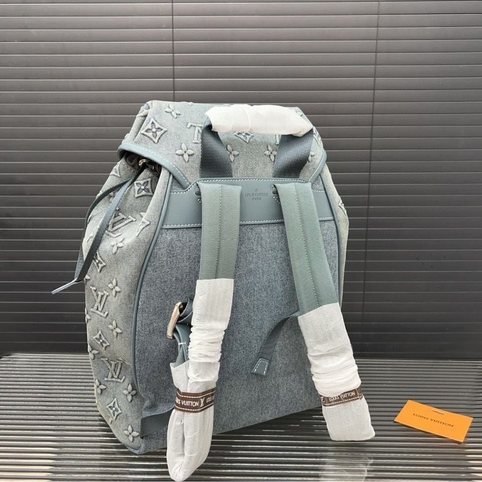 Louis Vuitton Montsouris Rucksack Monogram Wash Blue 32Cm view 10