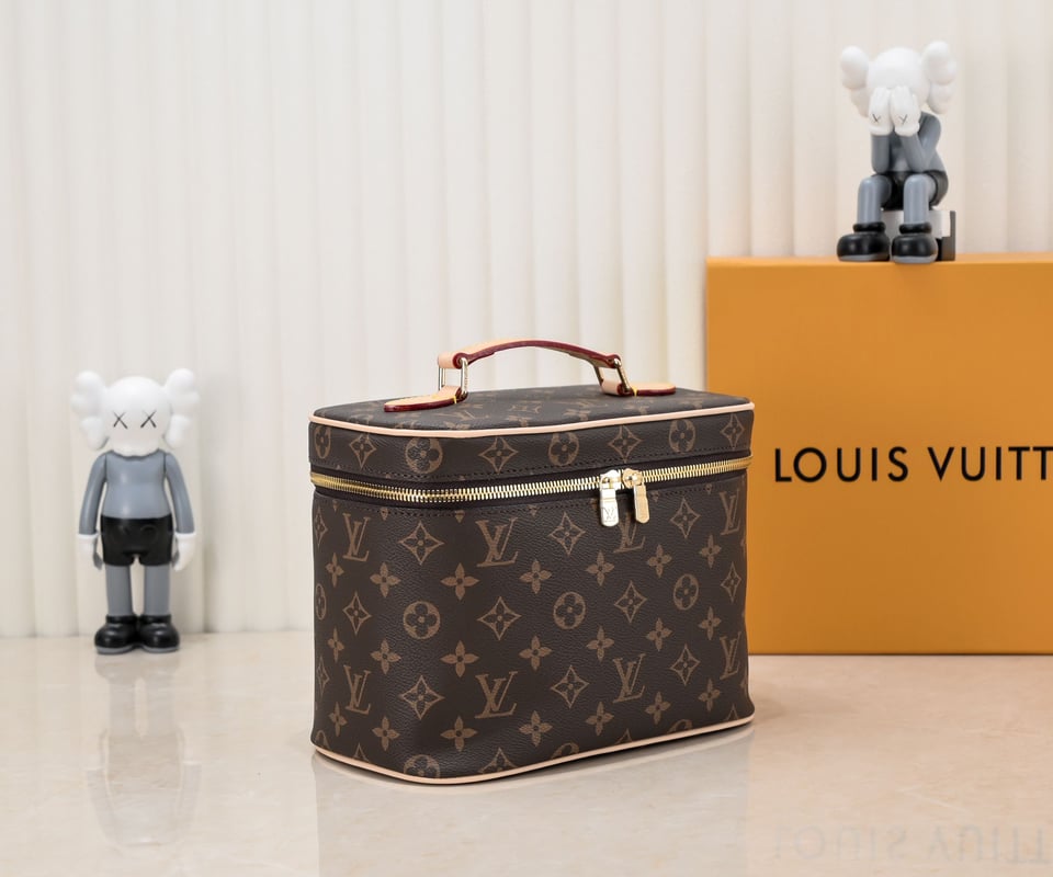 Louis Vuitton Nice Mini Toiletry Pouch 24Cm M44495 view 4