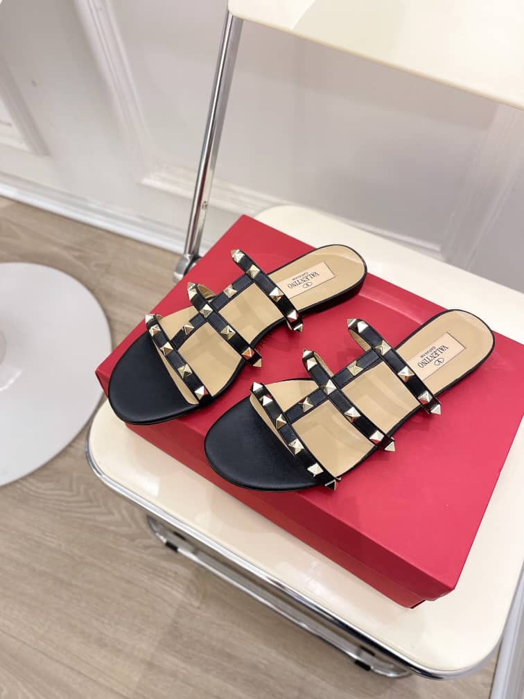 Valentino Garavani Rockstud Flat Slide Sandal Black 4W2S0C49Vod 0No view 5