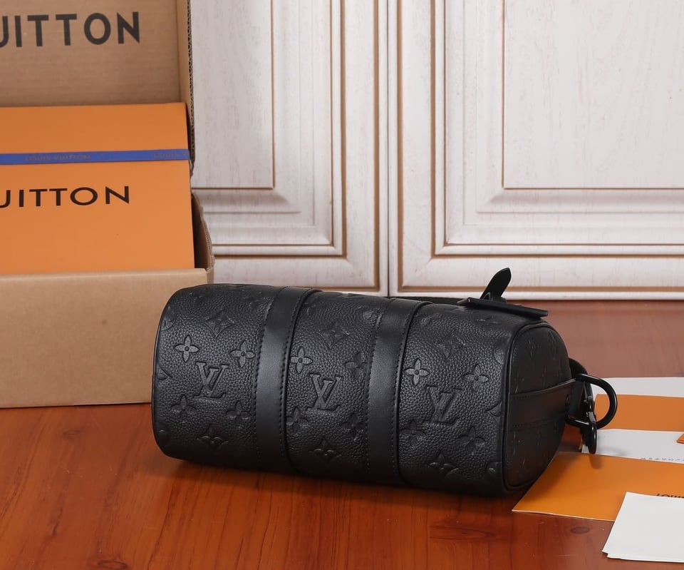 Louis Vuitton Keepall Bandoulière Bag 25cm/9.8in Black Taurillon Cowhide M20900 view 8