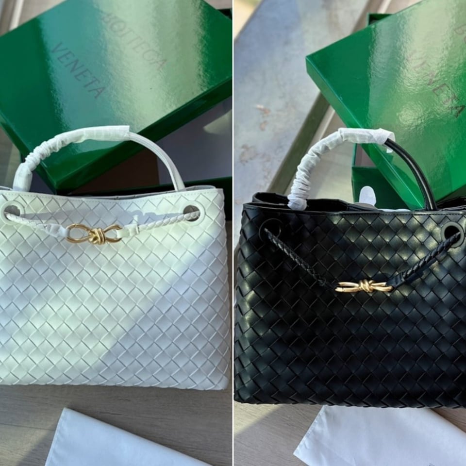Bottega Veneta Andiamo Leather Top Handle Bag White 25Cm view 4