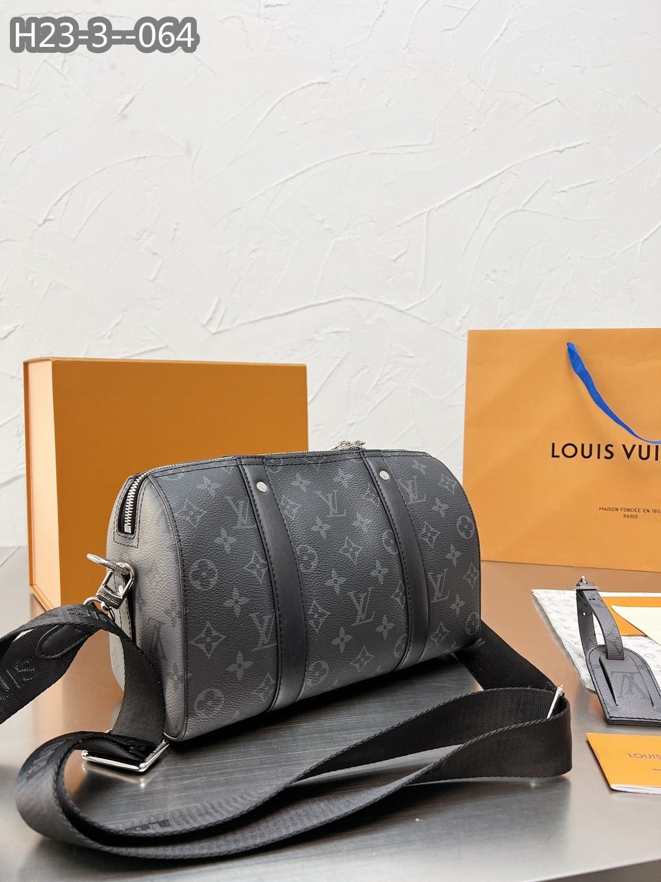 Louis Vuitton Keepall Bandouliere 28Cm Monogram Eclipse City Black view 4
