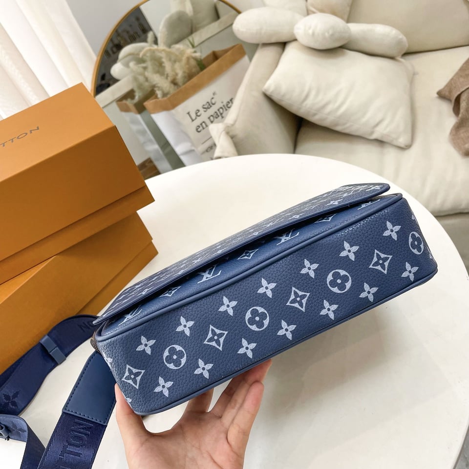 Louis Vuitton District Pm Bag Blue 26Cm M23785 For Men view 9