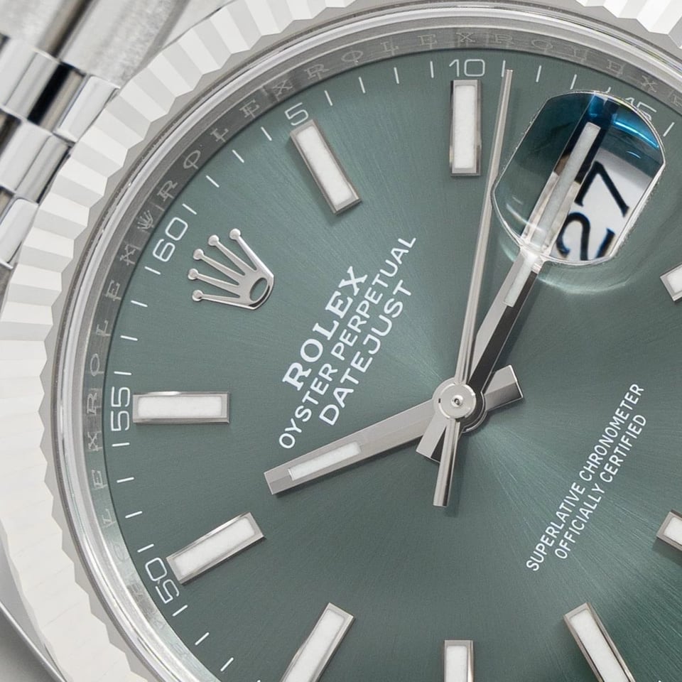 Rolex Datejust 41mm Green Dial 126334 Jubilee view 11