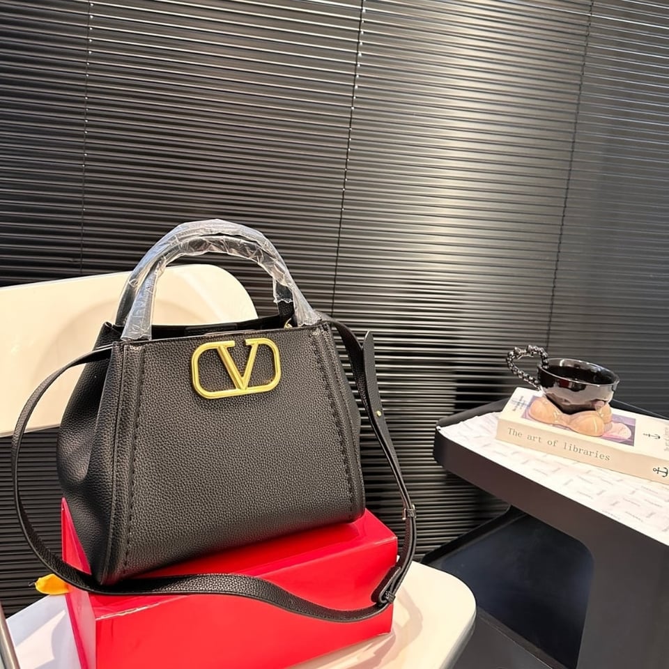 Valentino Garavani Alltime Handbag In Black 26Cm 5W2B0Q18Imz 0No view 3