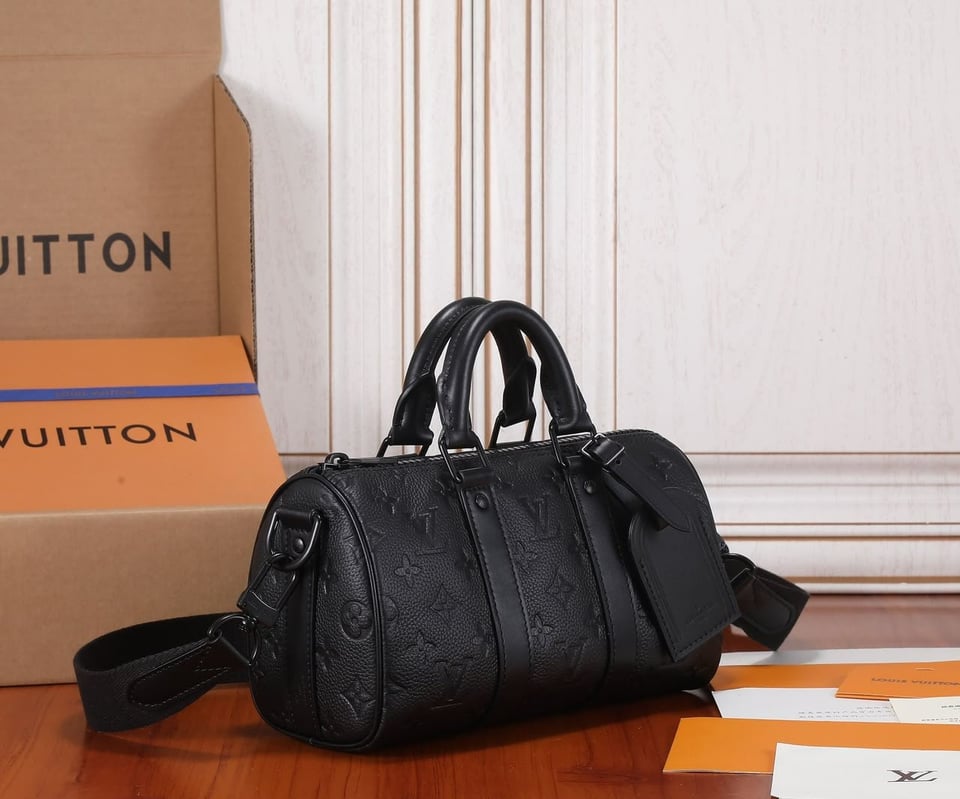 Louis Vuitton Keepall Bandoulière Bag 25cm/9.8in Black Taurillon Cowhide M20900 view 4