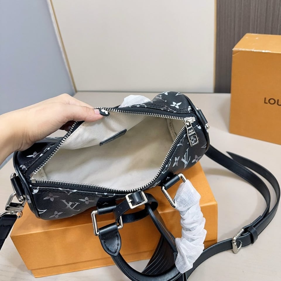 Louis Vuitton Keepall Bandouli Re 25 Bag Monogram Brushed Cowhide Black 25Cm M11595 view 3