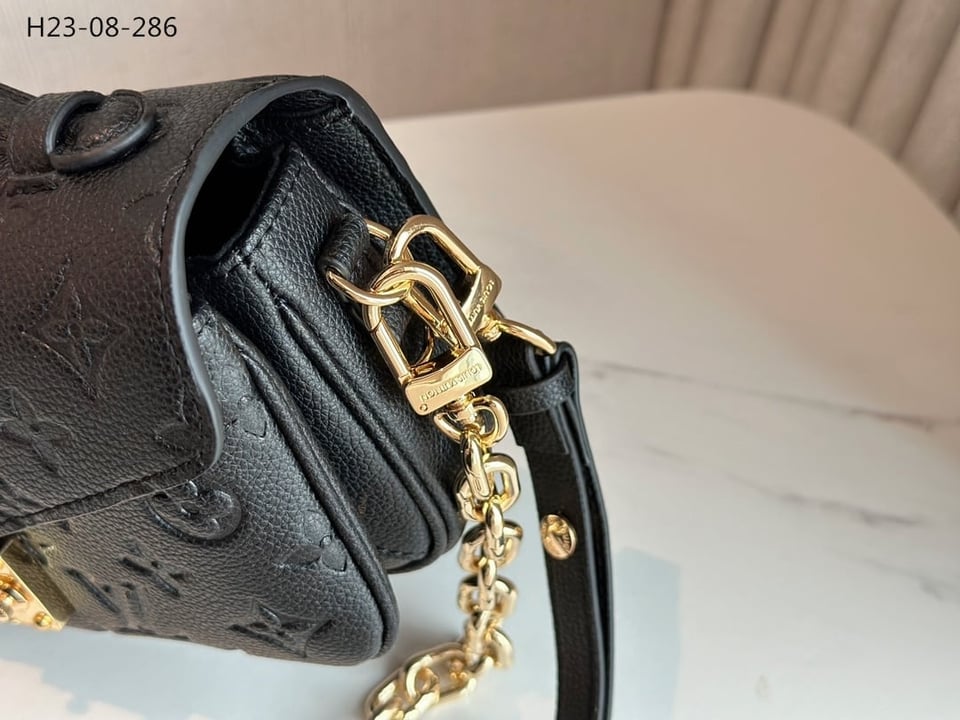 Louis Vuitton Pochette M Tis East West Bag Black 21Cm M46595 view 7
