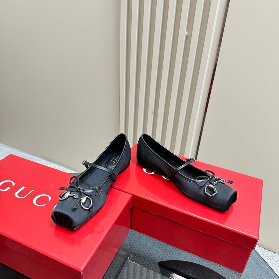 Gucci Women’S Horsebit Ballet Flat Satin Black view 3