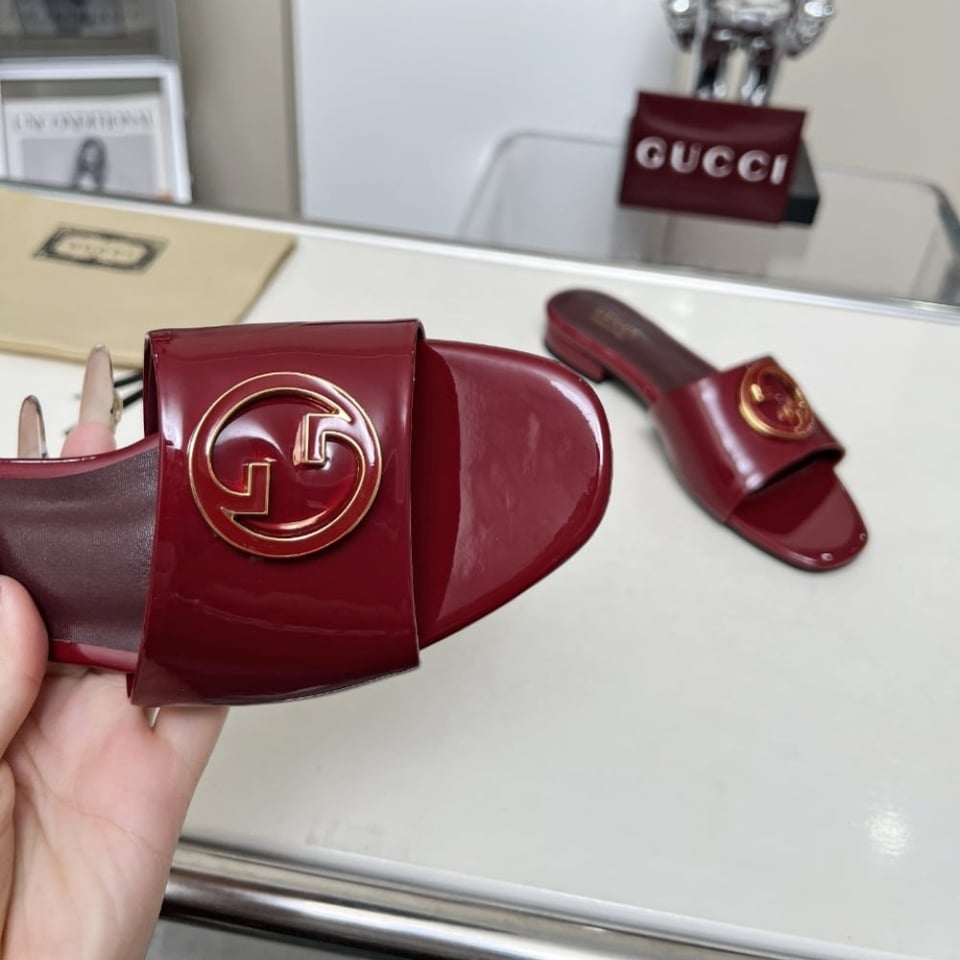 Gucci Women Round Interlocking G Sandal In Burgundy 820860 Bnc00 6207 view 6