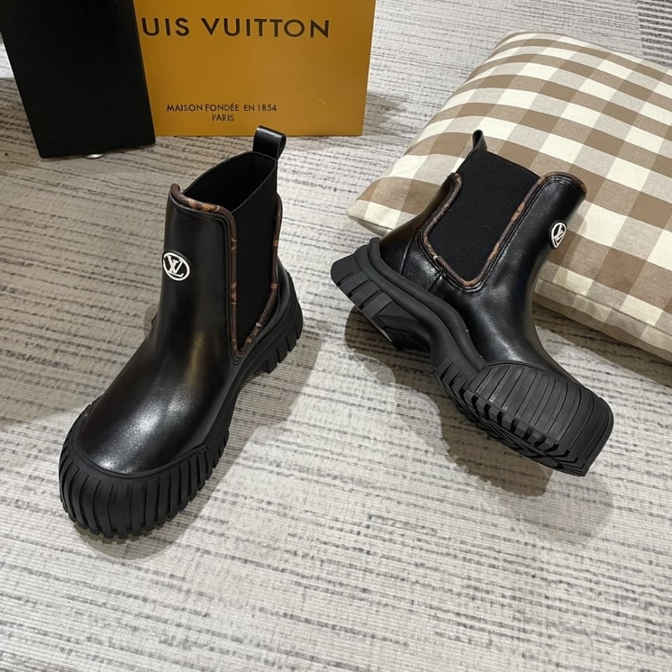 Louis Vuitton Ruby Flat Ankle Boots Black 1Ab0Fo view 9