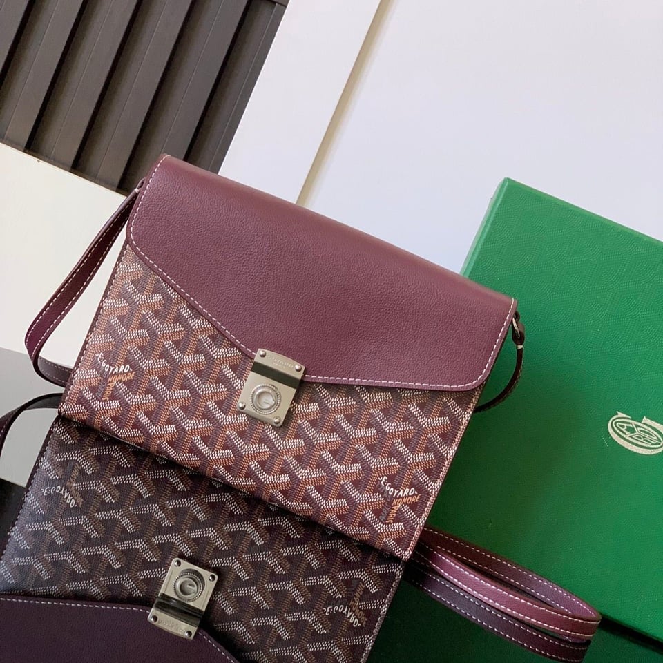 Goyard Chypre Wallet-Pouch 21 Cm Wine Red Goyardine Canvas And Calfskin view 11