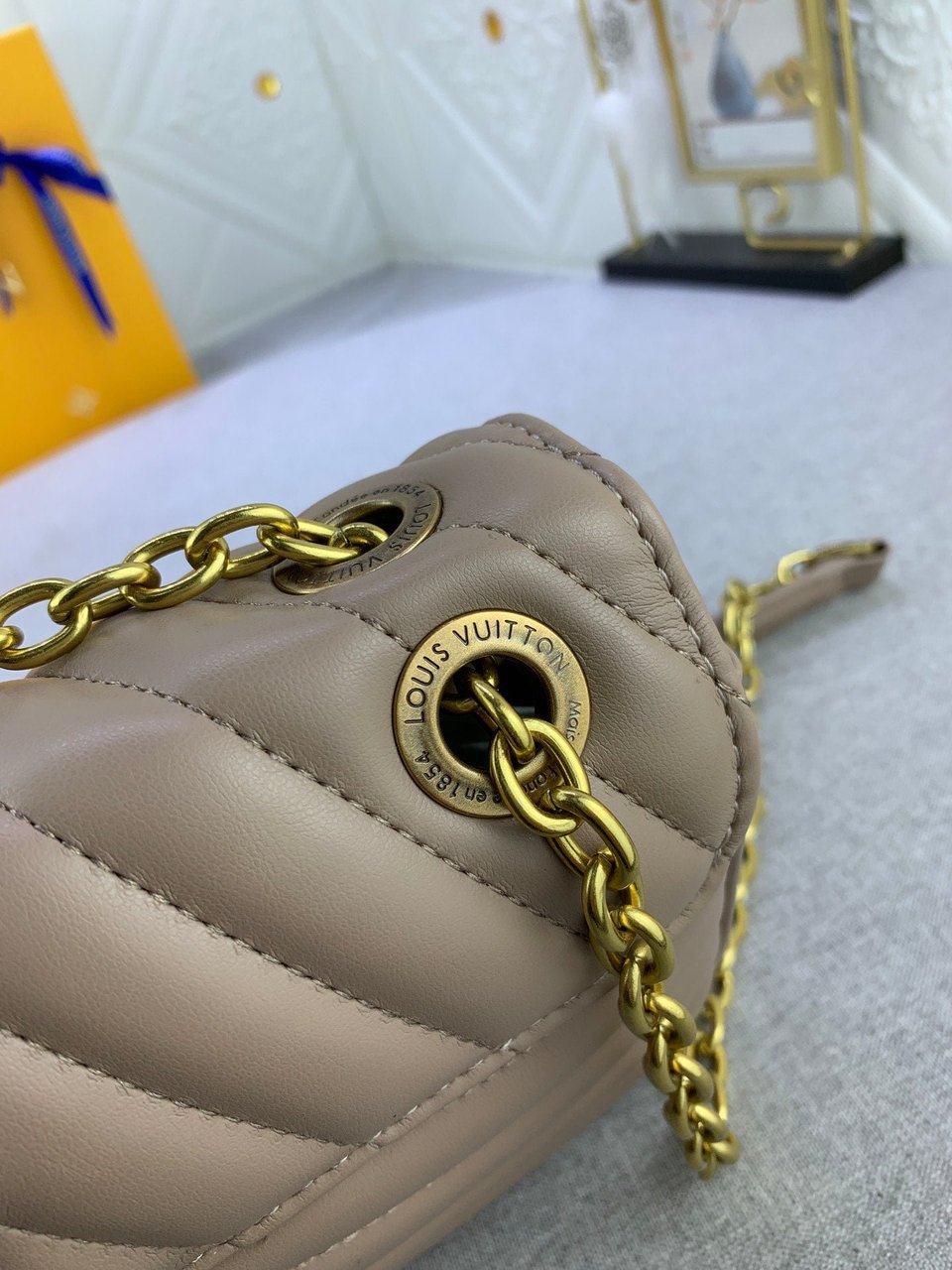 Louis Vuitton New Wave Chain Bag Taupe Fonc Brown 21Cm view 4