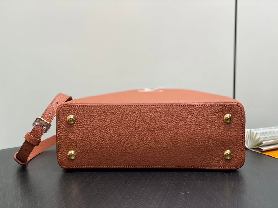 Louis Vuitton Capucines MM M14176 Brown 31.5cm/ 12.2in view 2