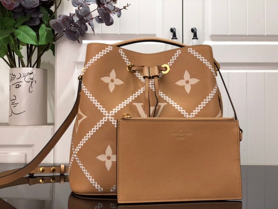 Louis Vuitton N Ono Mm 26Cm Arizona Brown view 3