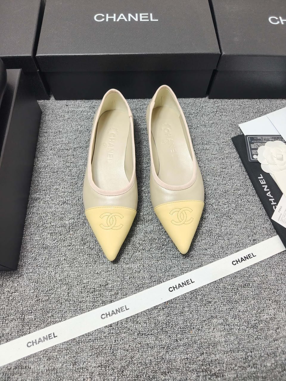Chanel Ballet Flats In Iridescent Lambskin Light Khaki And Yellow view 3