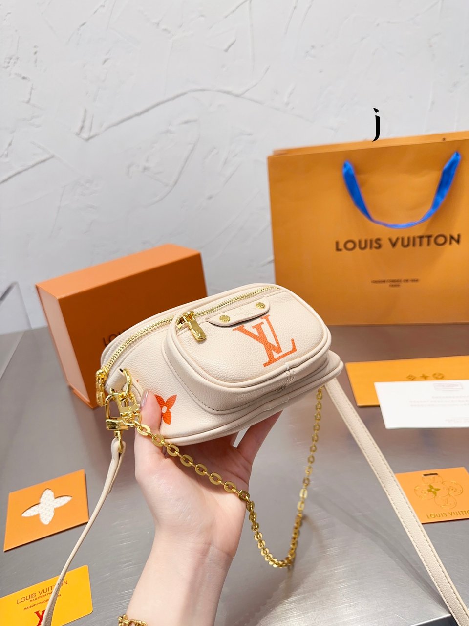 Louis Vuitton Mini Bumbag Neutral 18Cm M82208 view 3