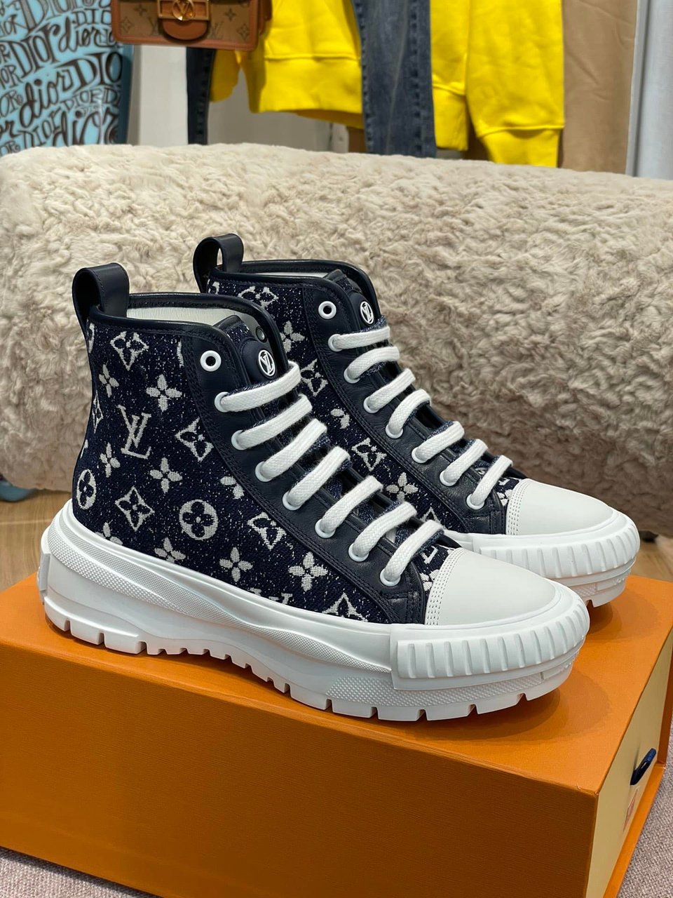 Louis Vuitton Squad Sneakers Monogram Black view 4