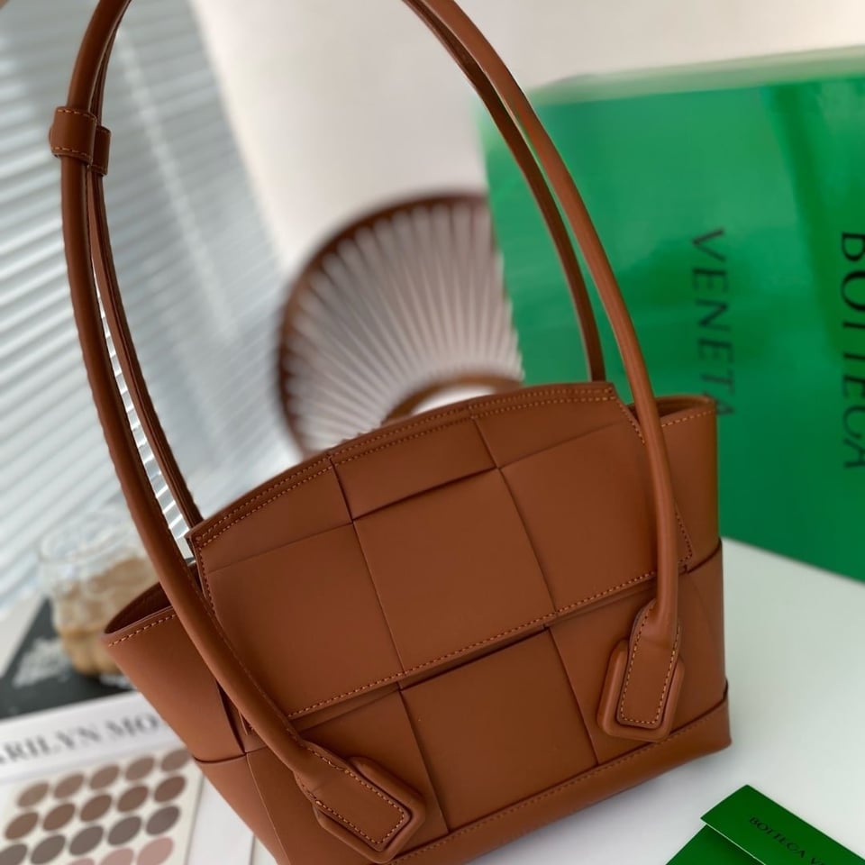 Bottega Veneta Arco Handbag Leather In Wood 20Cm view 3