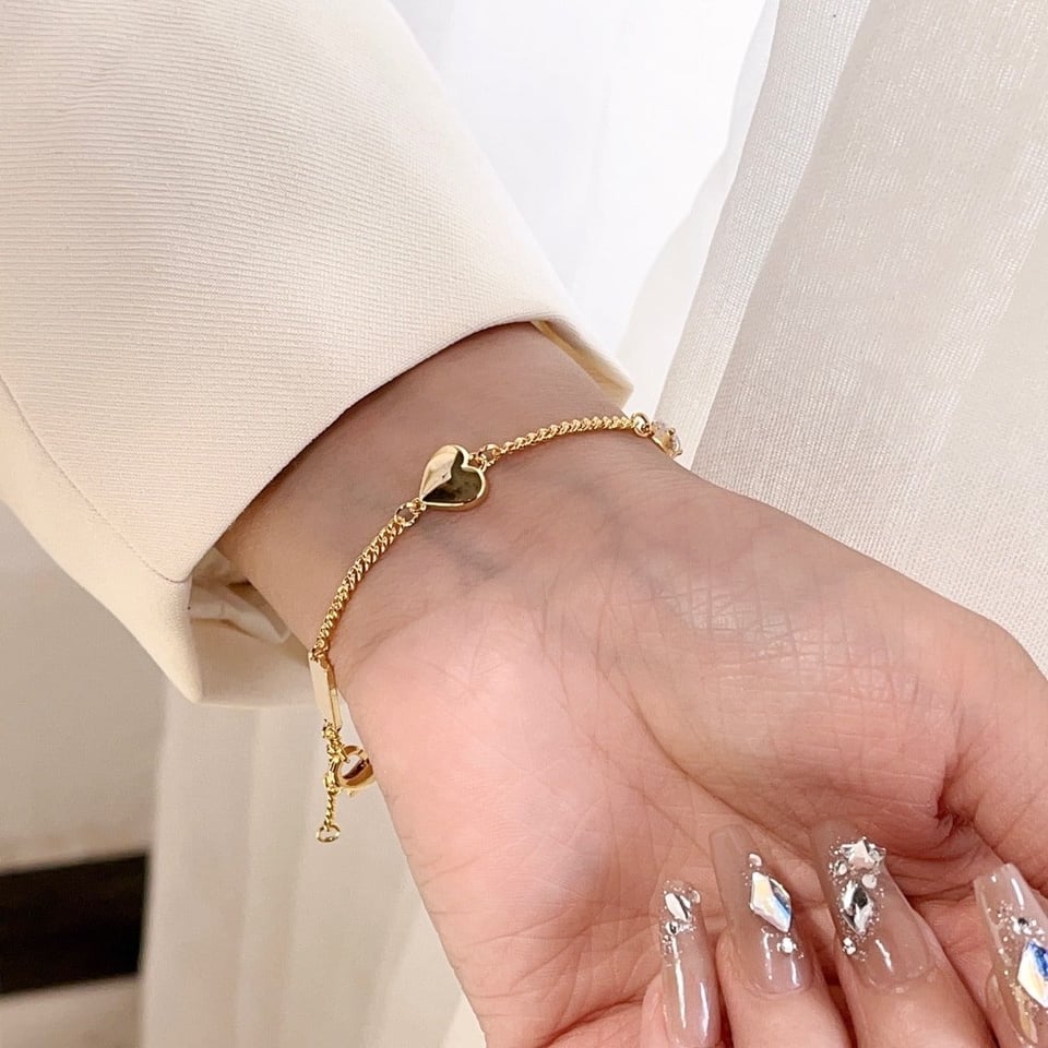 Saint Laurent Cassandre Heart Charm Bracelet Gold 701950Y15269137 view 5
