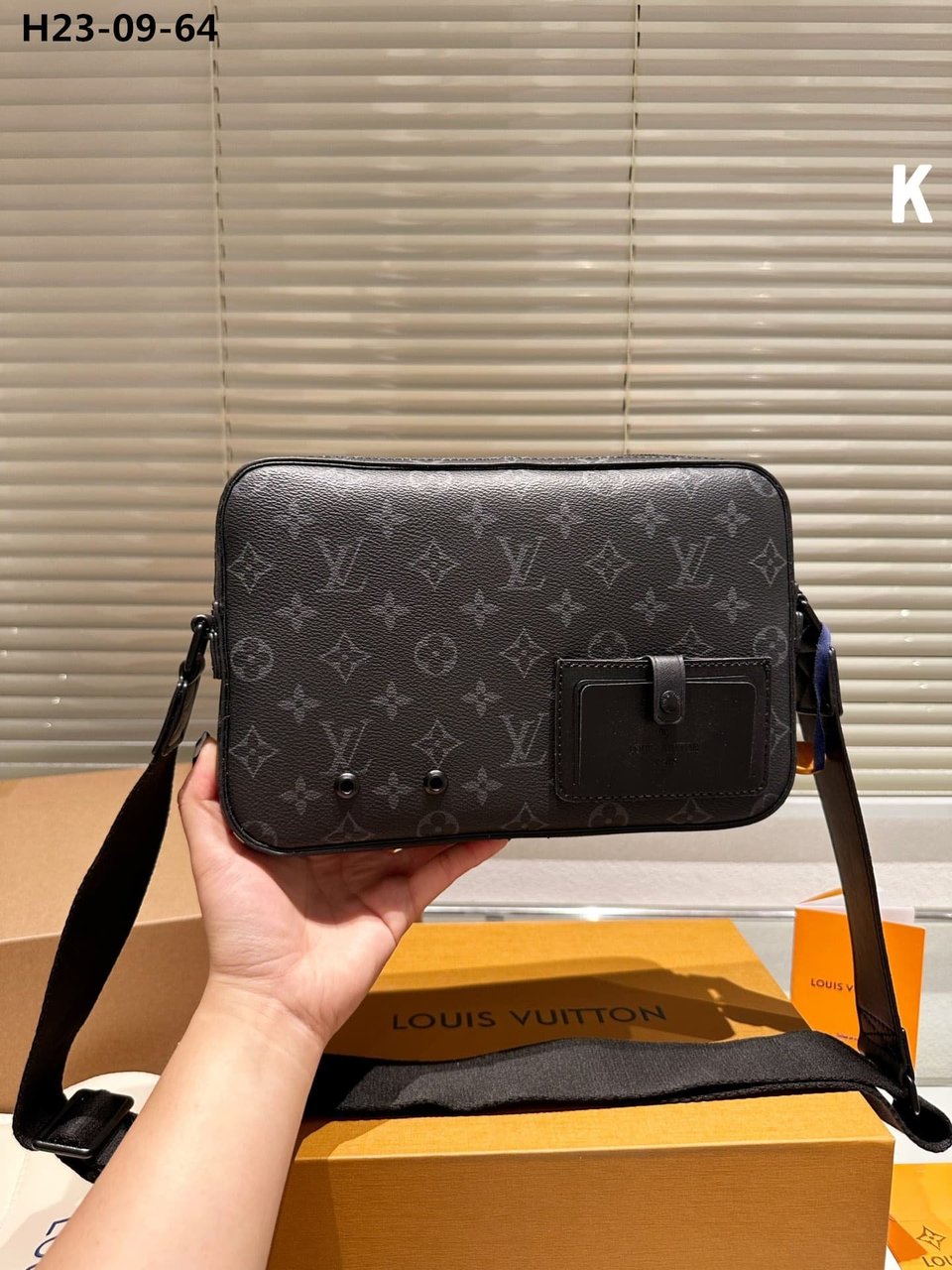 Louis Vuitton Alpha Messenger Monogram Black 27Cm view 4