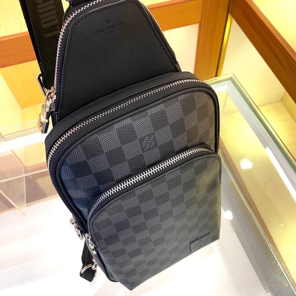 Louis Vuitton Avenue Nm Crossbody Bag Damier Black 31Cm N45302 view 5