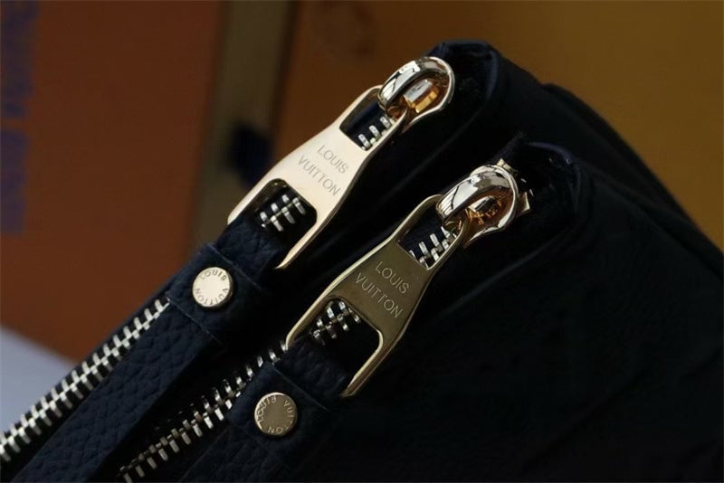 Louis Vuitton Double Zip Pochette 20Cm Black view 5