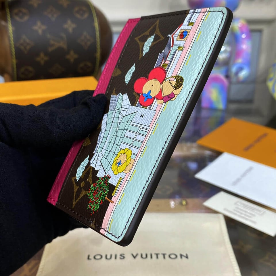 Louis Vuitton Christmas Animation 2022 Card Holder Fuchsia view 6