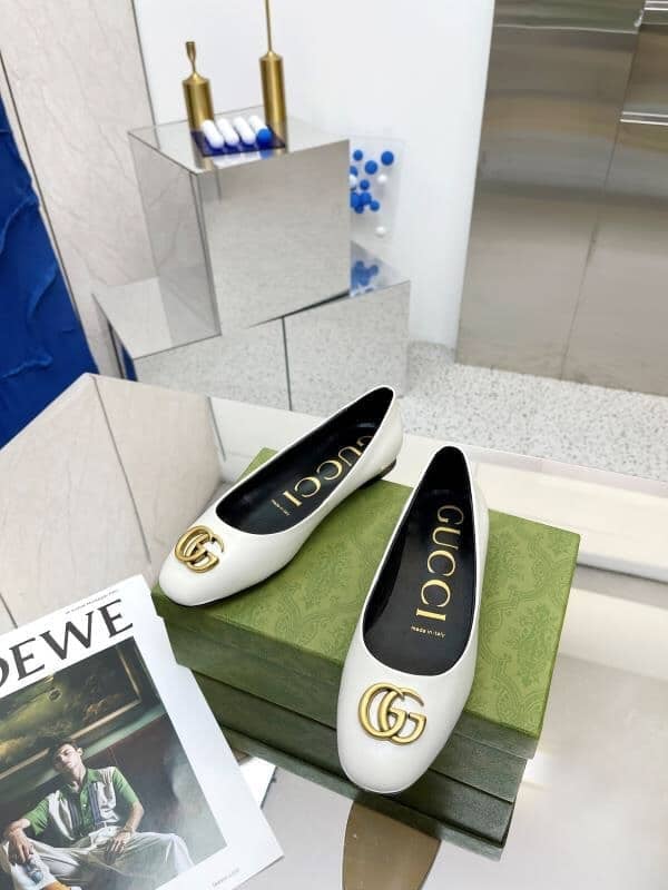 Gucci Women’S Ballet Flat With Gc Logo White view 9
