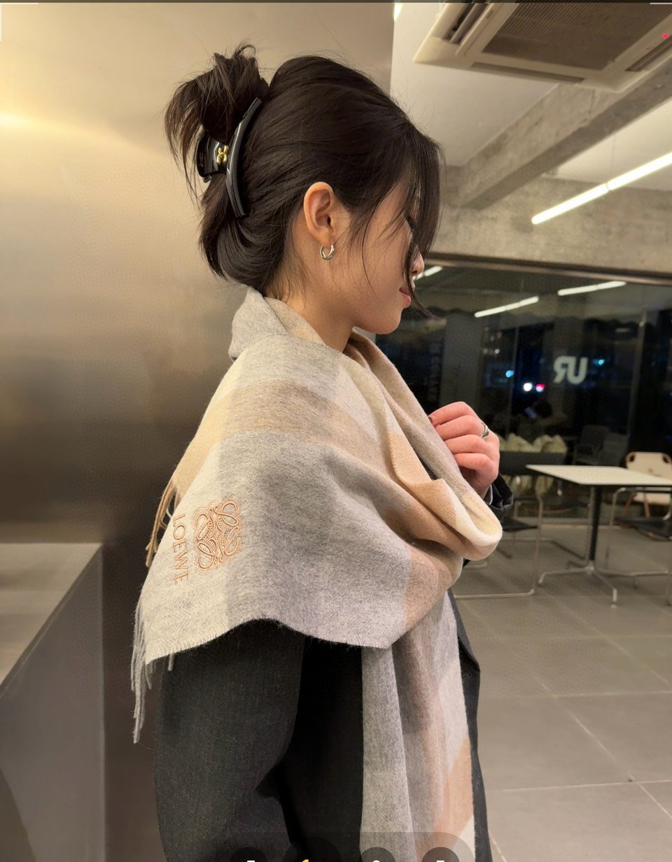 Loewe Cashmere Scarf Check Gray Brown For Women 180cm view 3