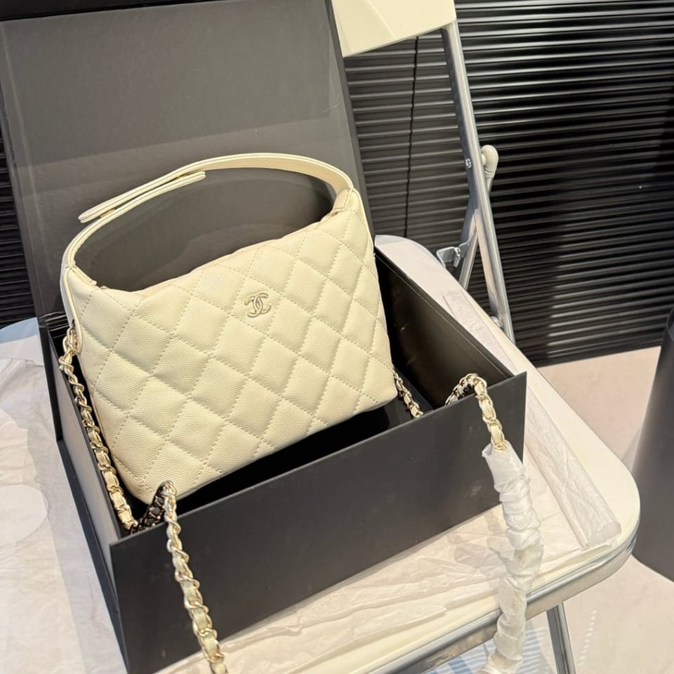 Chanel 25C Hobo Bag Caviar White 21cm/8.5in view 3