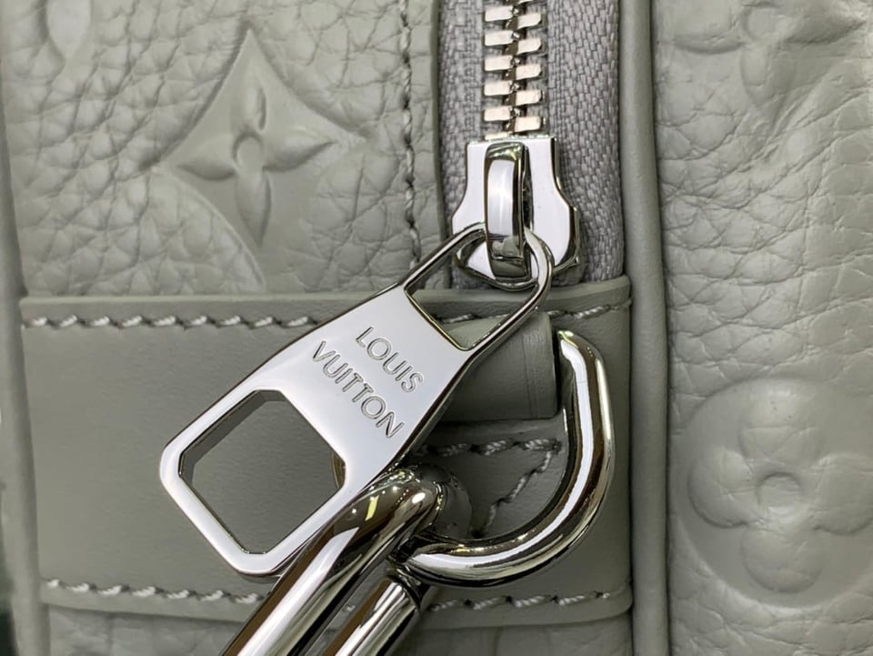 Louis Vuitton S Lock Messenger White 28Cm M23152 view 8