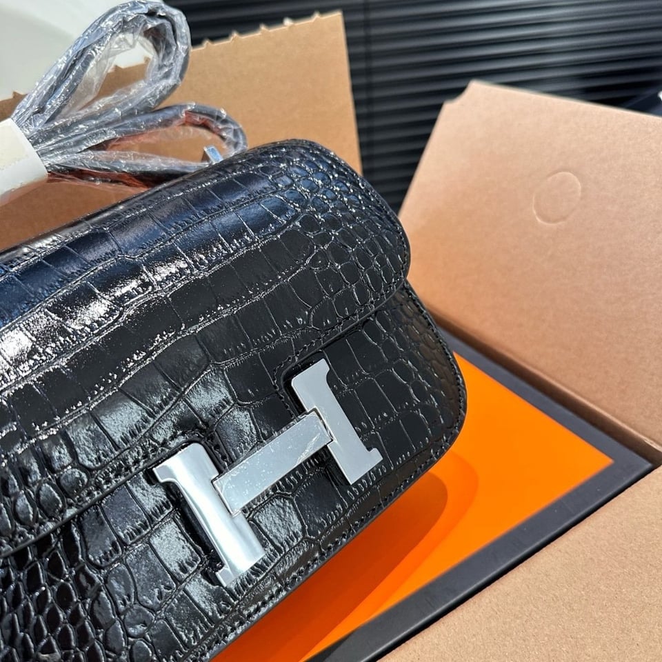 Hermès Mini Constance 19 Shiny Alligator Black Palladium Hardware 19cm / 7.5in view 8
