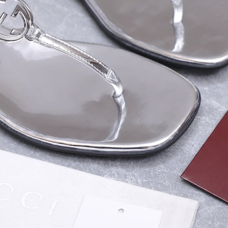 Gucci Thong Sandal With Interlocking G Metallic Silver Leather ‎874699 For Women view 3