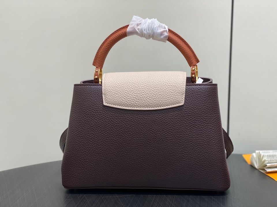 Louis Vuitton Capucines MM M12952 Chocolate 31.5cm/ 12.2in view 9