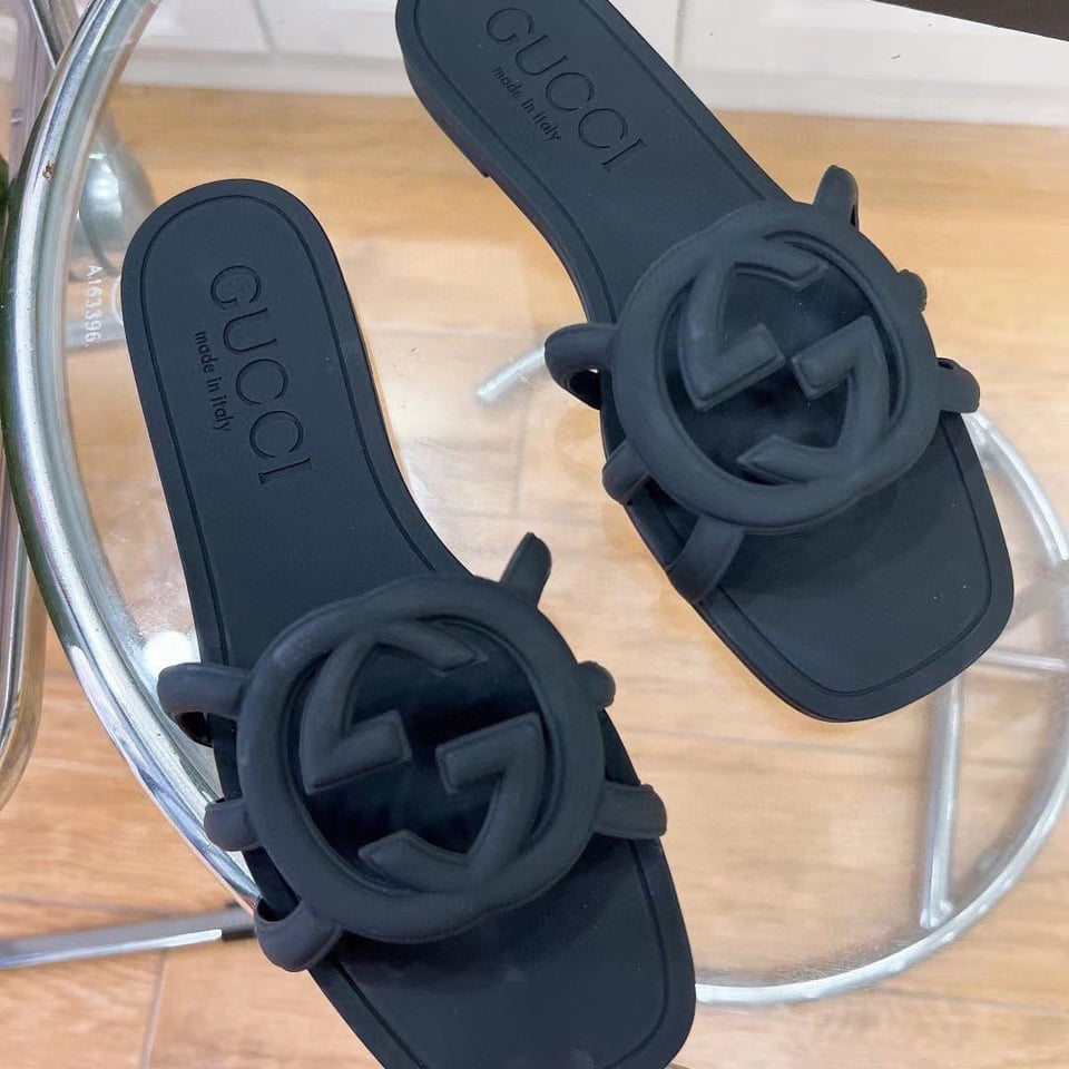 Gucci Women’S Interlocking G Slide Sandal Black ?780307 J8700 1000 view 9