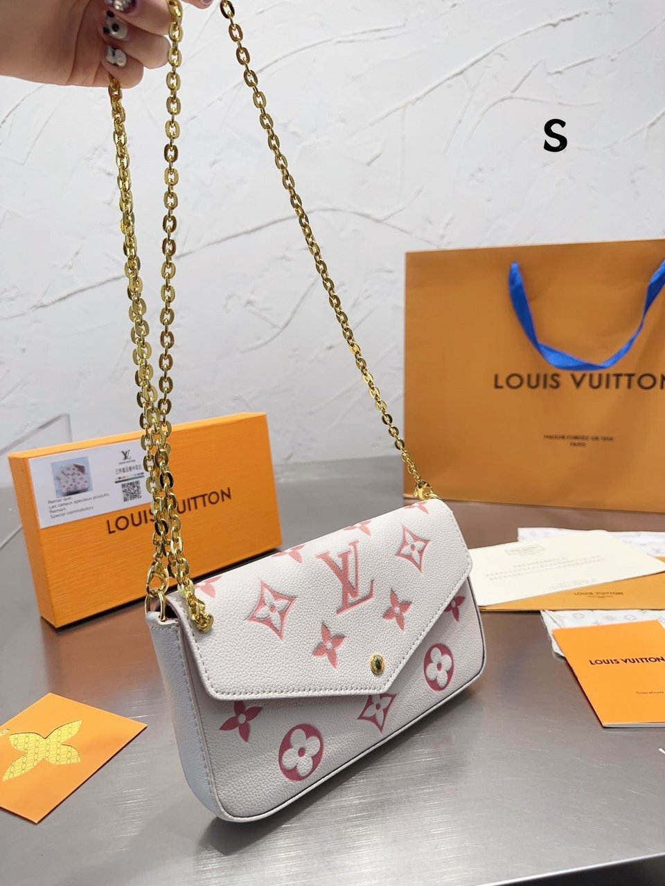Louis Vuitton Felicie Pochette White And Pink 21Cm M82047 view 10