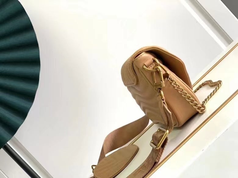 Louis Vuitton New Wave Multi Pochette 19Cm Beige view 3