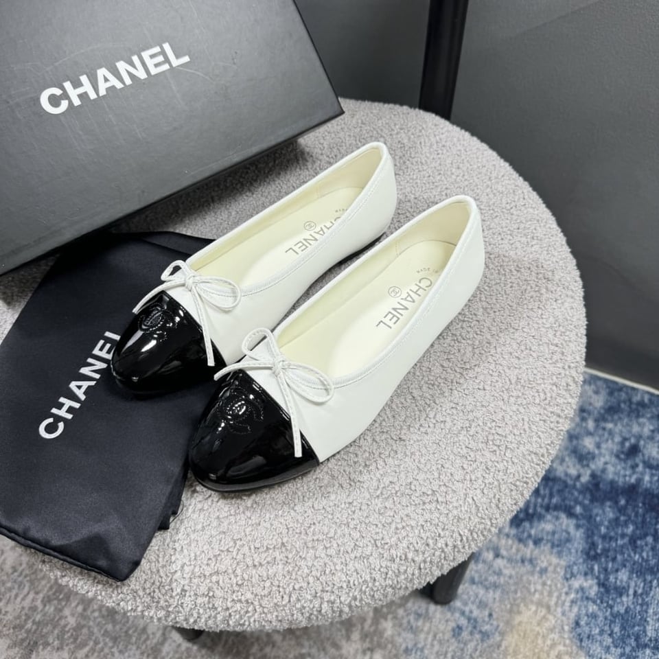 Chanel Ballerina Flat Shoes In White view 5