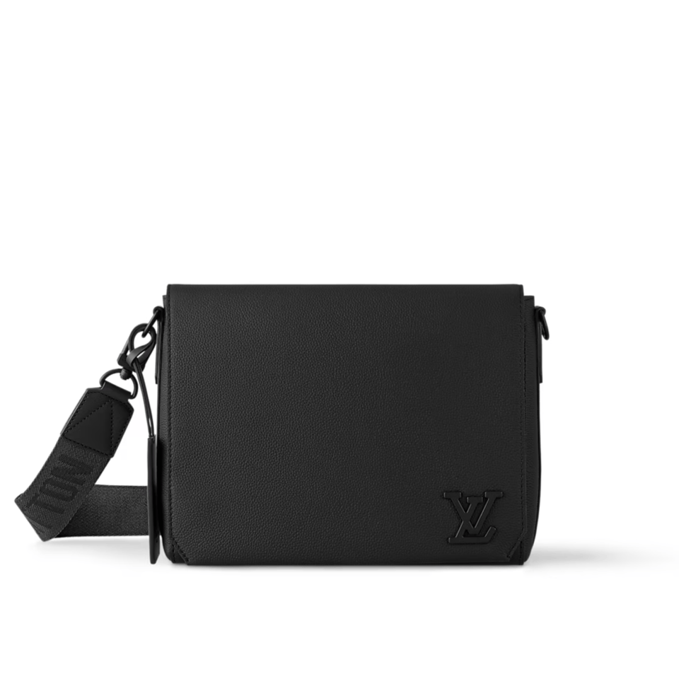 Louis Vuitton District Pm Bag Black 26Cm M30850 For Men view 2