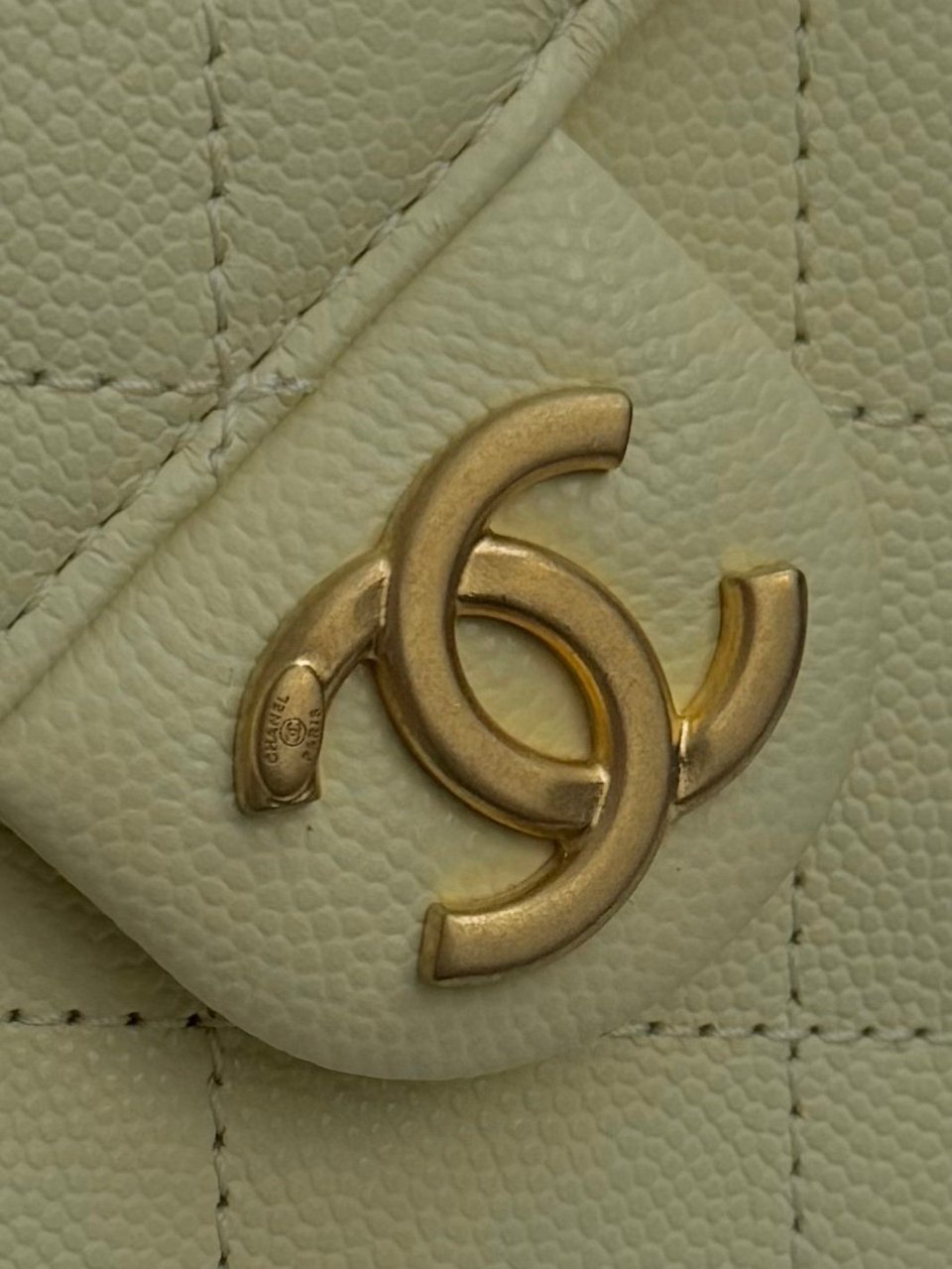 Chanel Spring-Summer 2025 Handbag Grained Calfskin &amp; Gold-Tone Metal Yellow 30Cm/ 11.8In view 9