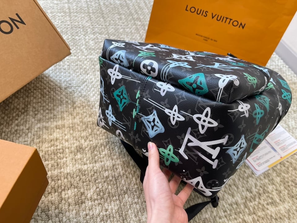 Louis Vuitton Discovery Backpack Graffiti Green 36Cm M21395 view 8