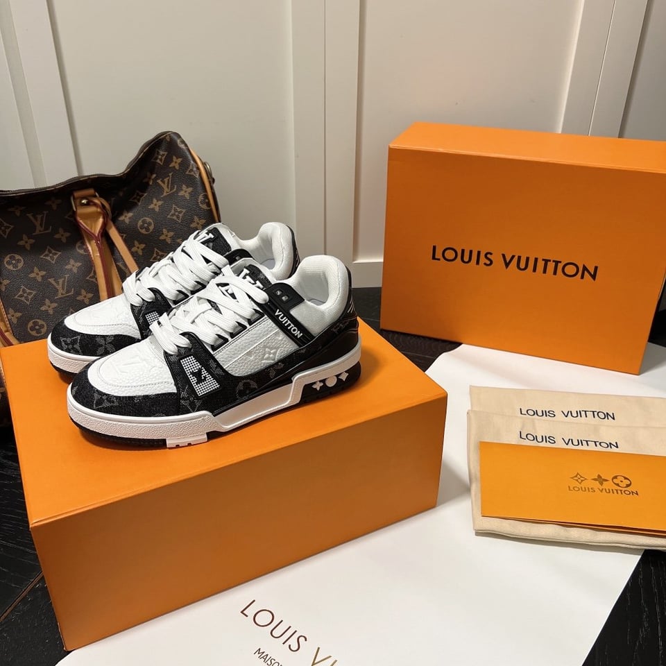 Louis Vuitton Trainer Sneakers Black And White 1A9Jgb view 3