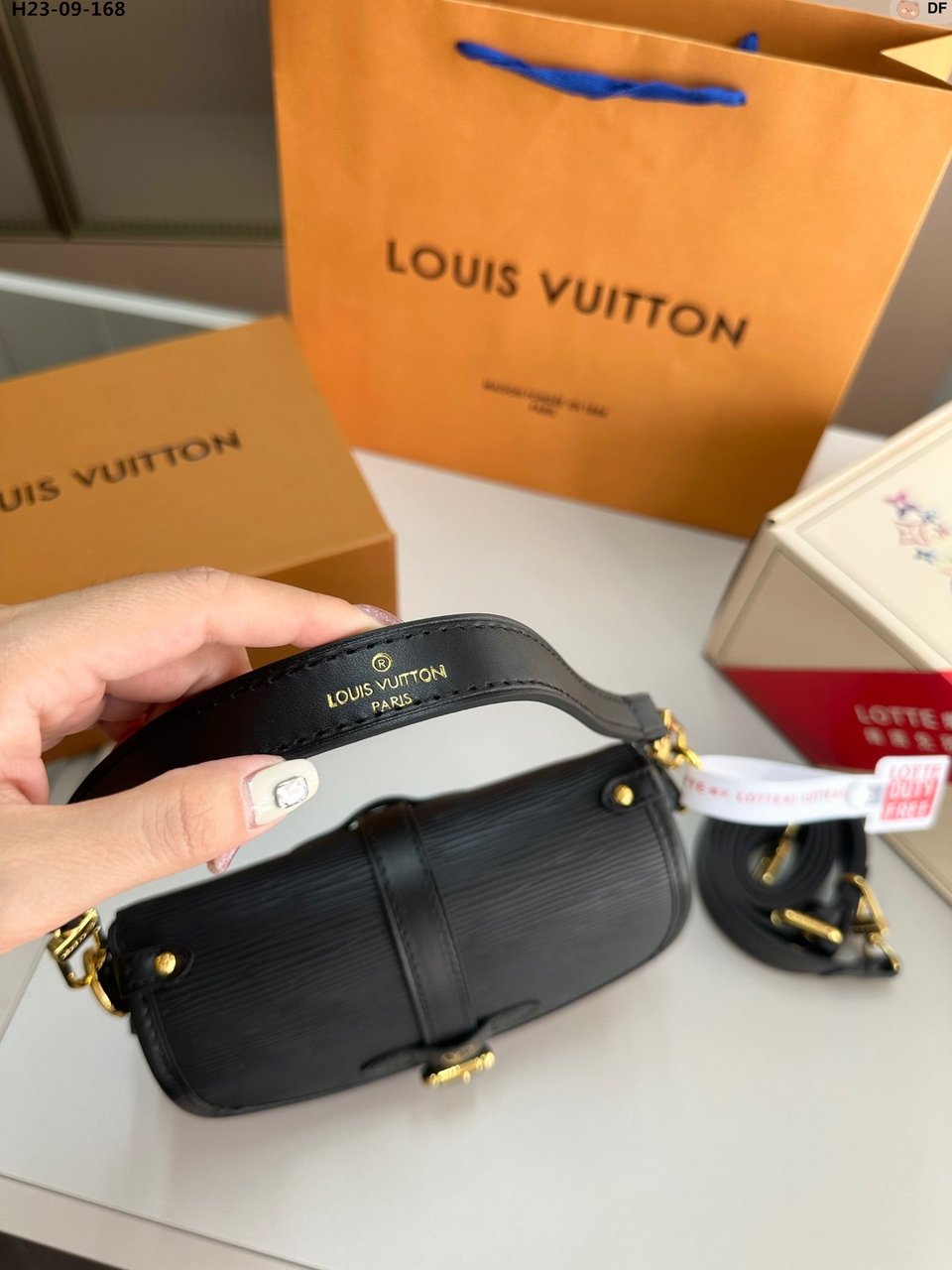 Louis Vuitton Saumur Bb Bag Black 20Cm M23469 view 4