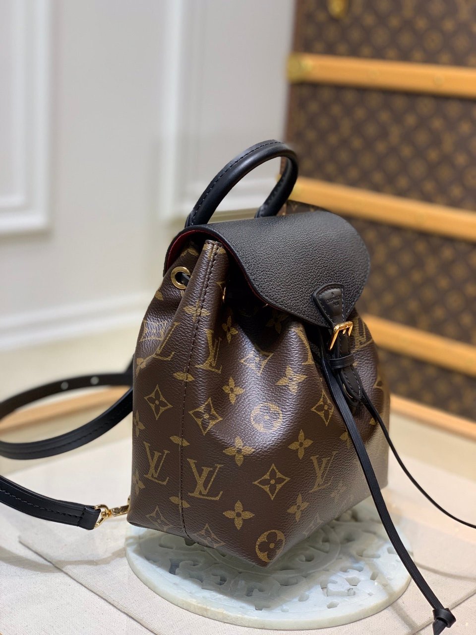 Louis Vuitton Montsouris 33Cm Black view 5