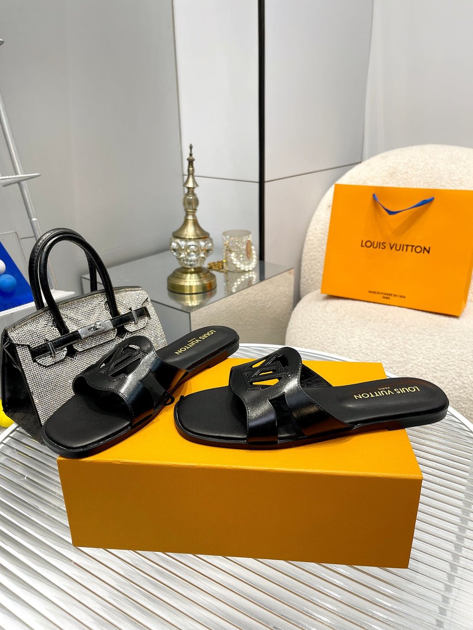 Louis Vuitton Lv Isola Flat Mule Black 1Abp0E view 3
