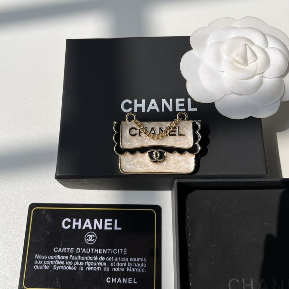 Chanel Chanel Bag Shaped Brooch view 4