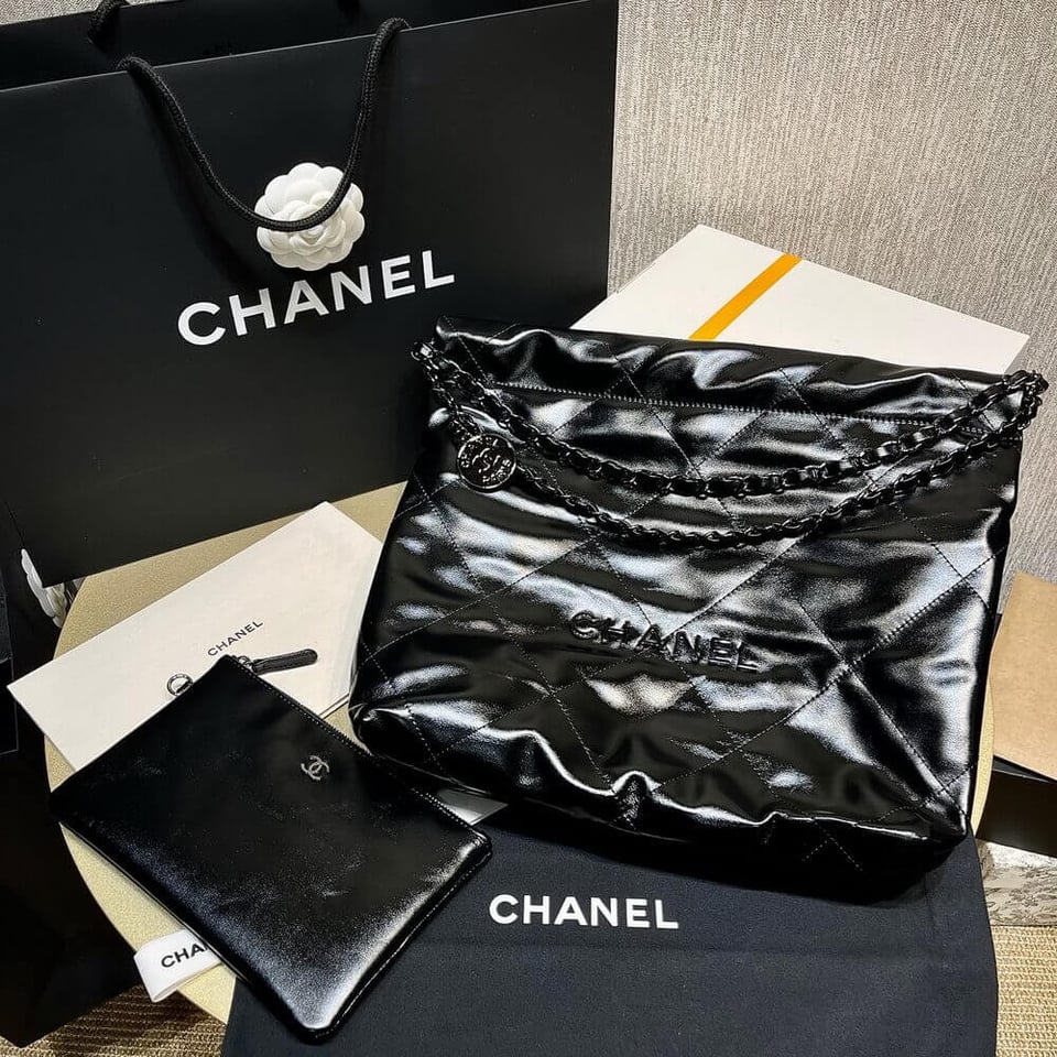 Chanel 22 Small Handbag Shiny Calfskin Black with Black logo view 2