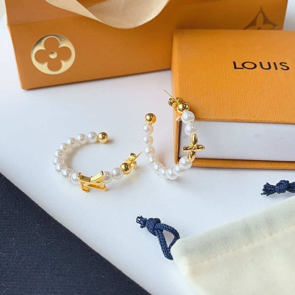 Louis Vuitton My Lv Pearl Earrings Gold M01988 view 4